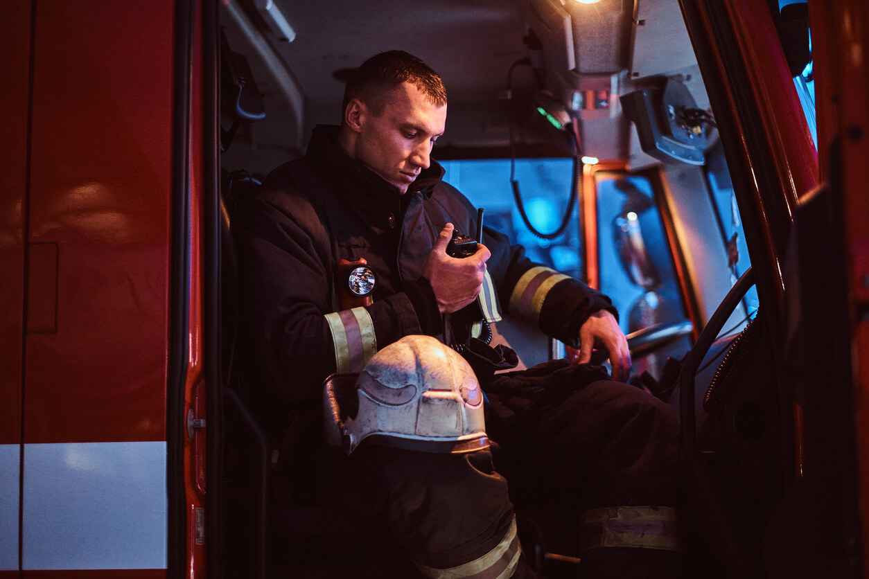 How to Set Up Off-Grid Communications for First Responders
