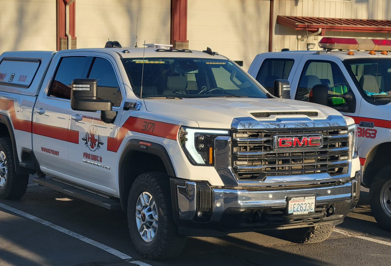 Connected fleet vehicle with managed Starlink service